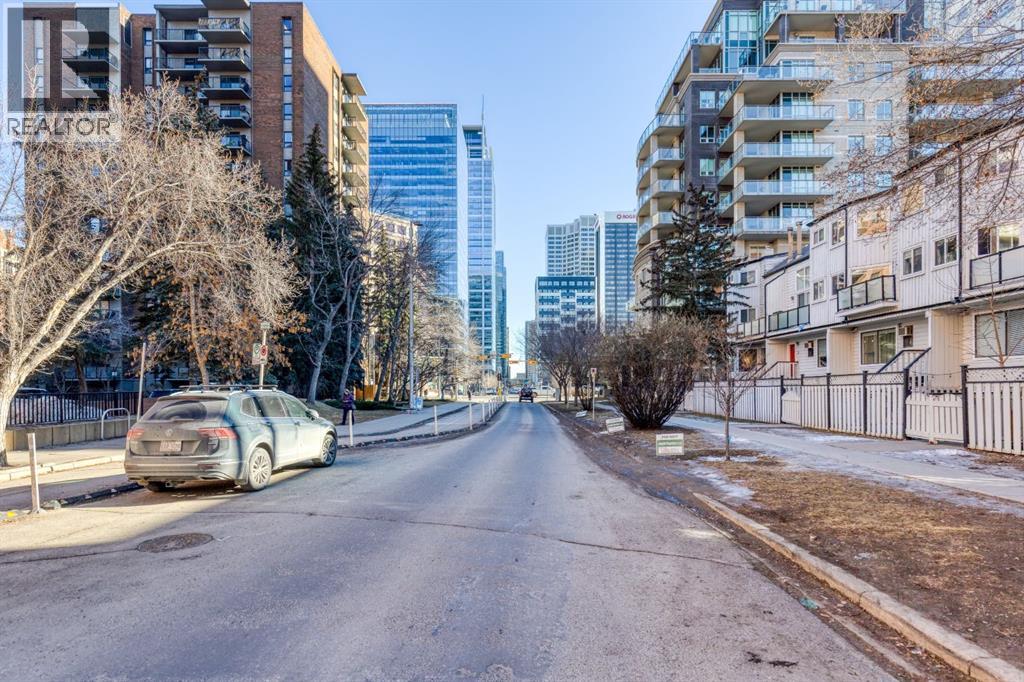 Single Family House Multi-level for Sale in    Avenue SW Eau Claire Calgary 