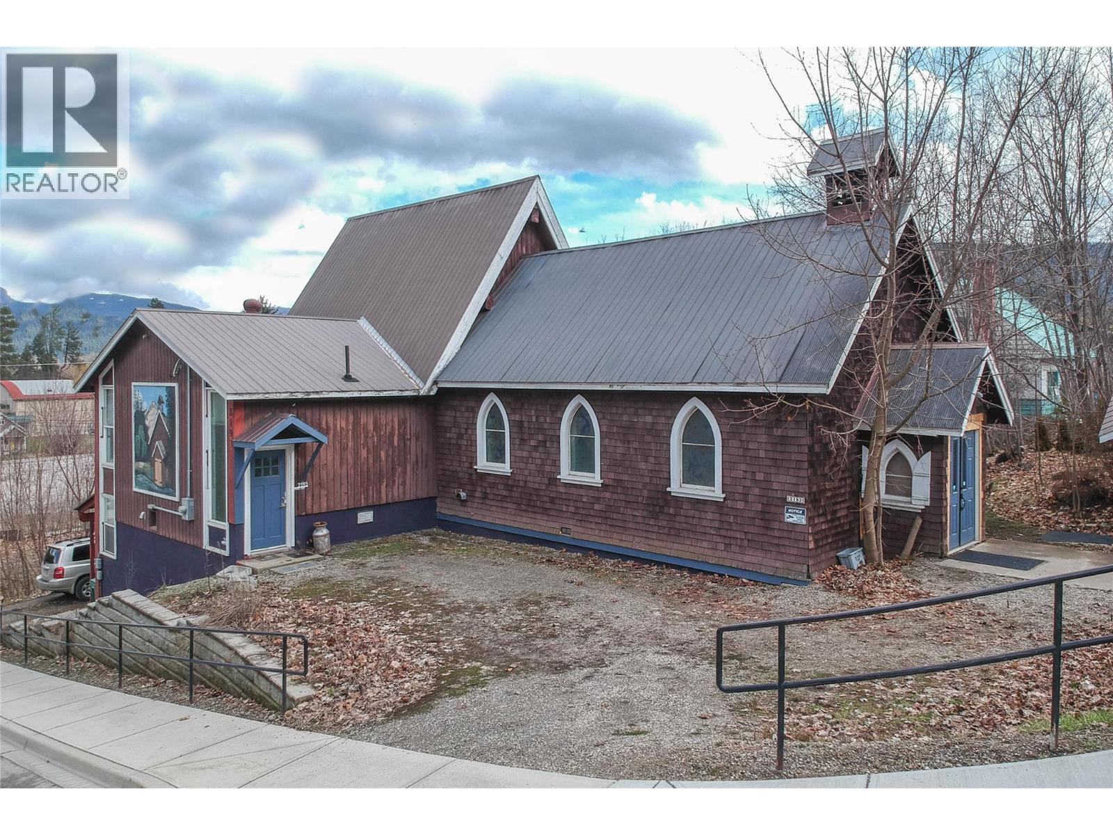 2193 Park Avenue, Lumby