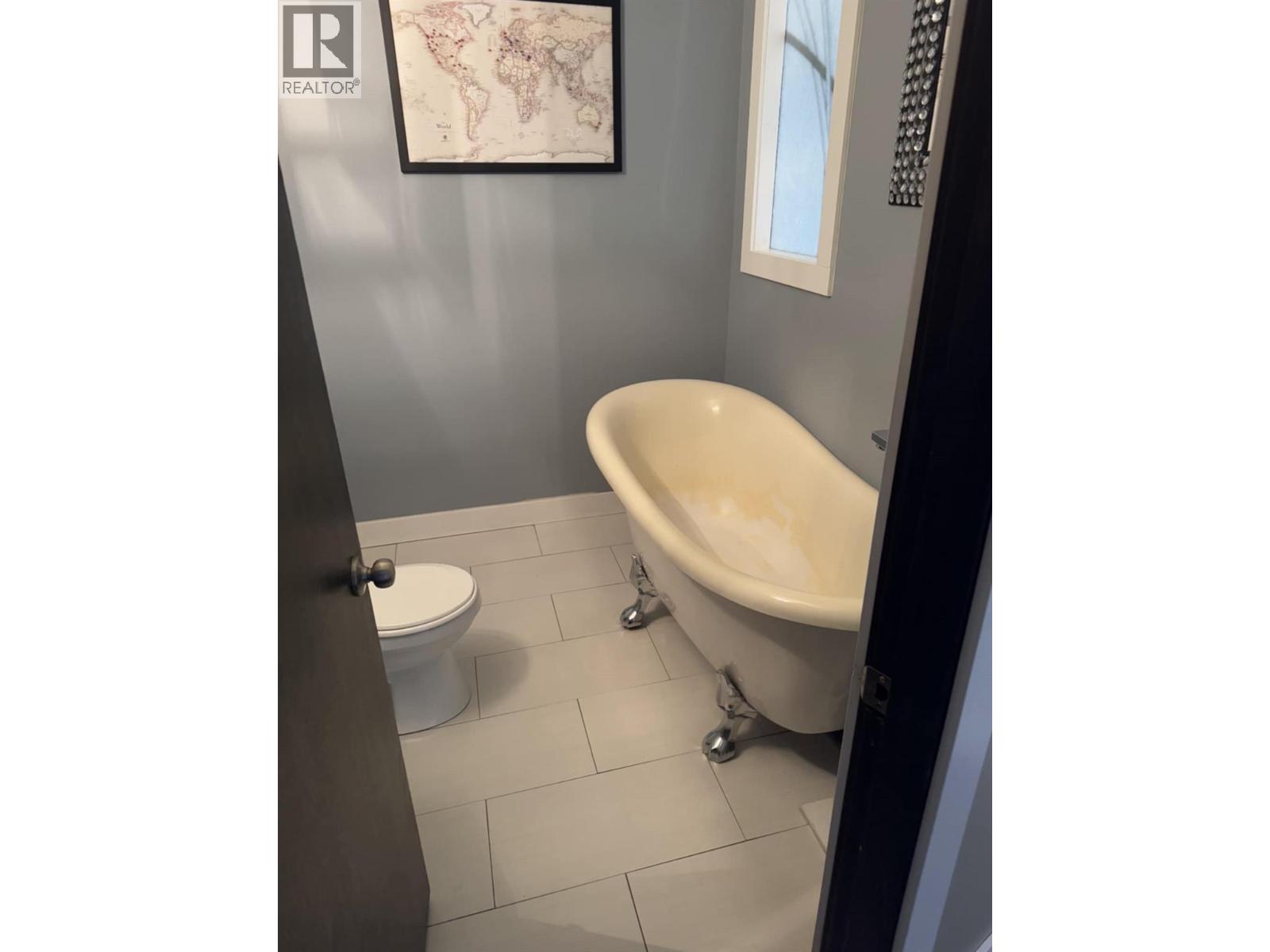 2193 Park Avenue, Lumby