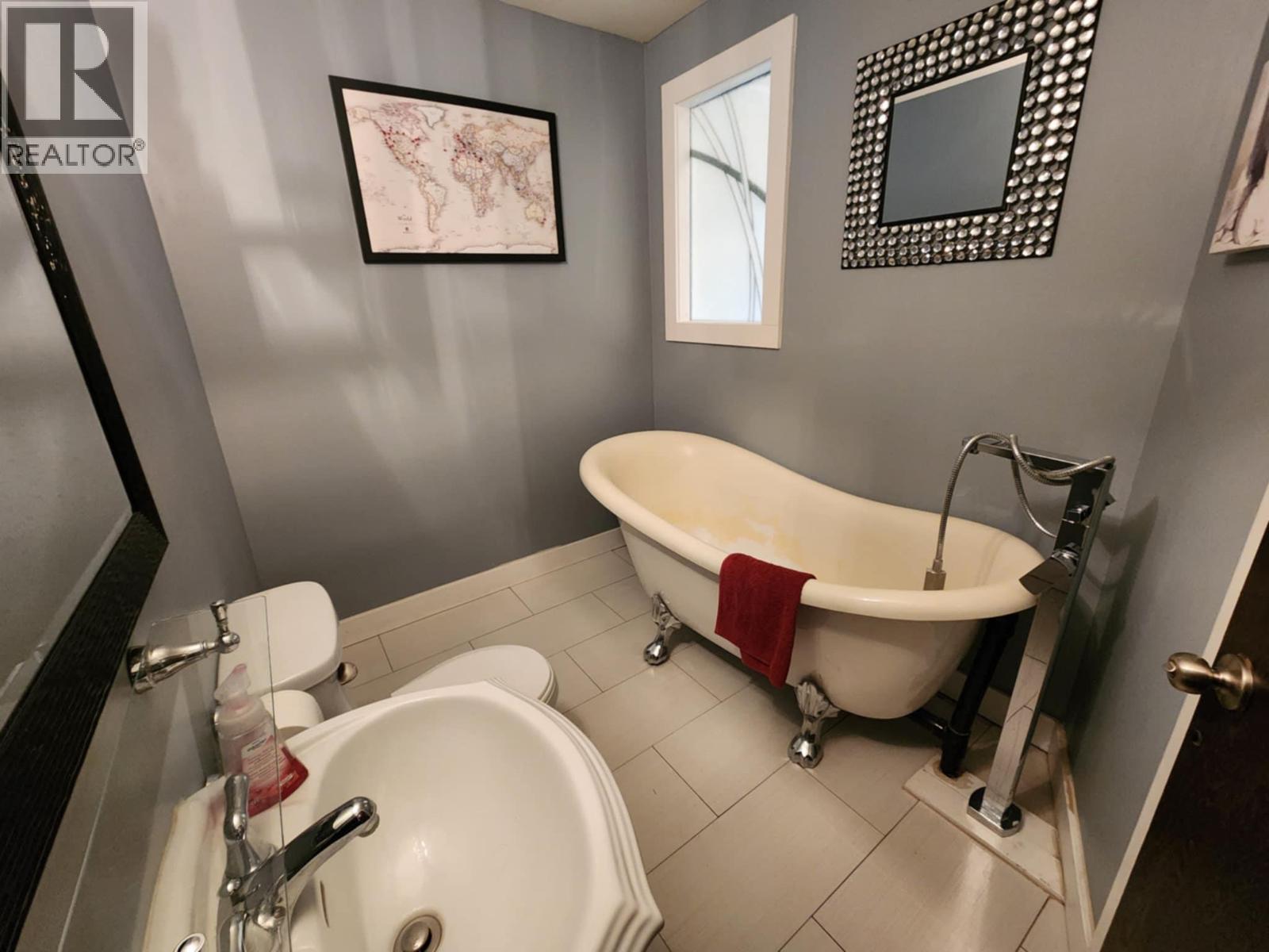 2193 Park Avenue, Lumby