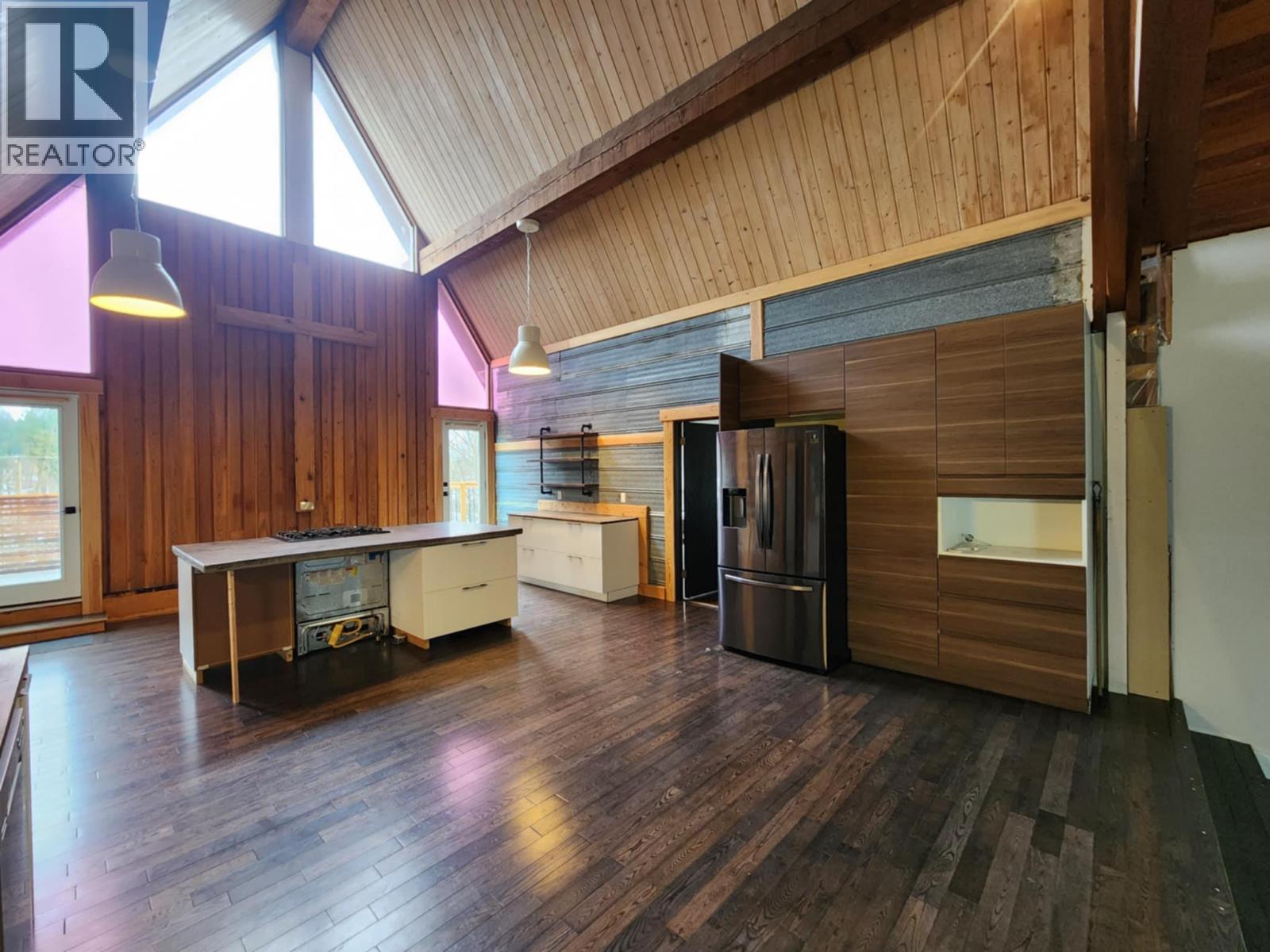 2193 Park Avenue, Lumby