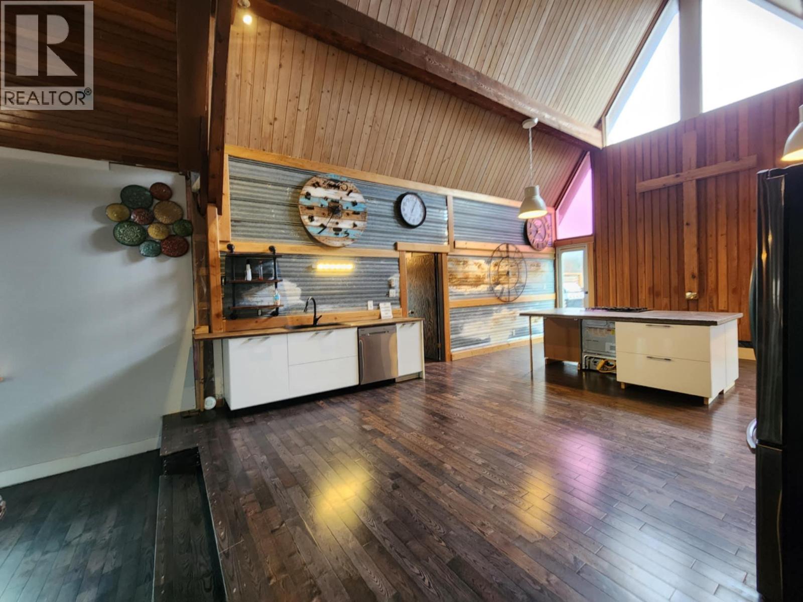 2193 Park Avenue, Lumby