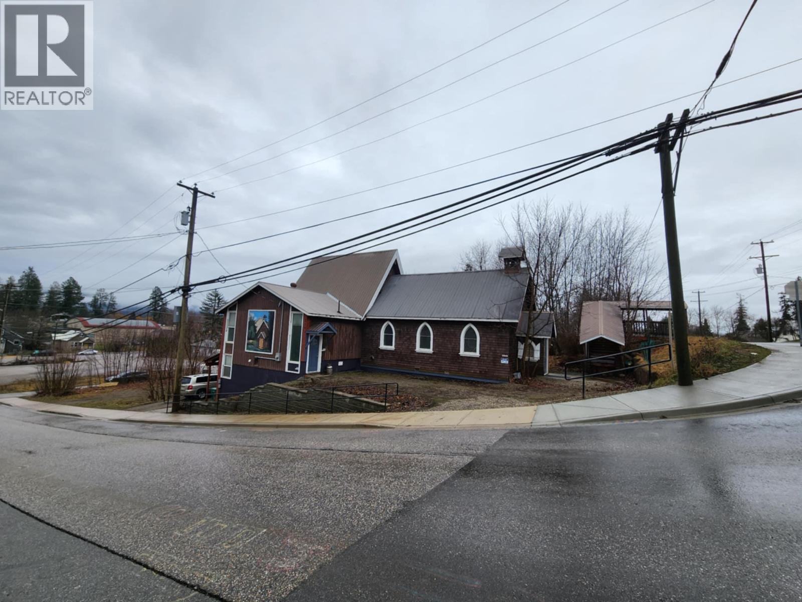 2193 Park Avenue, Lumby