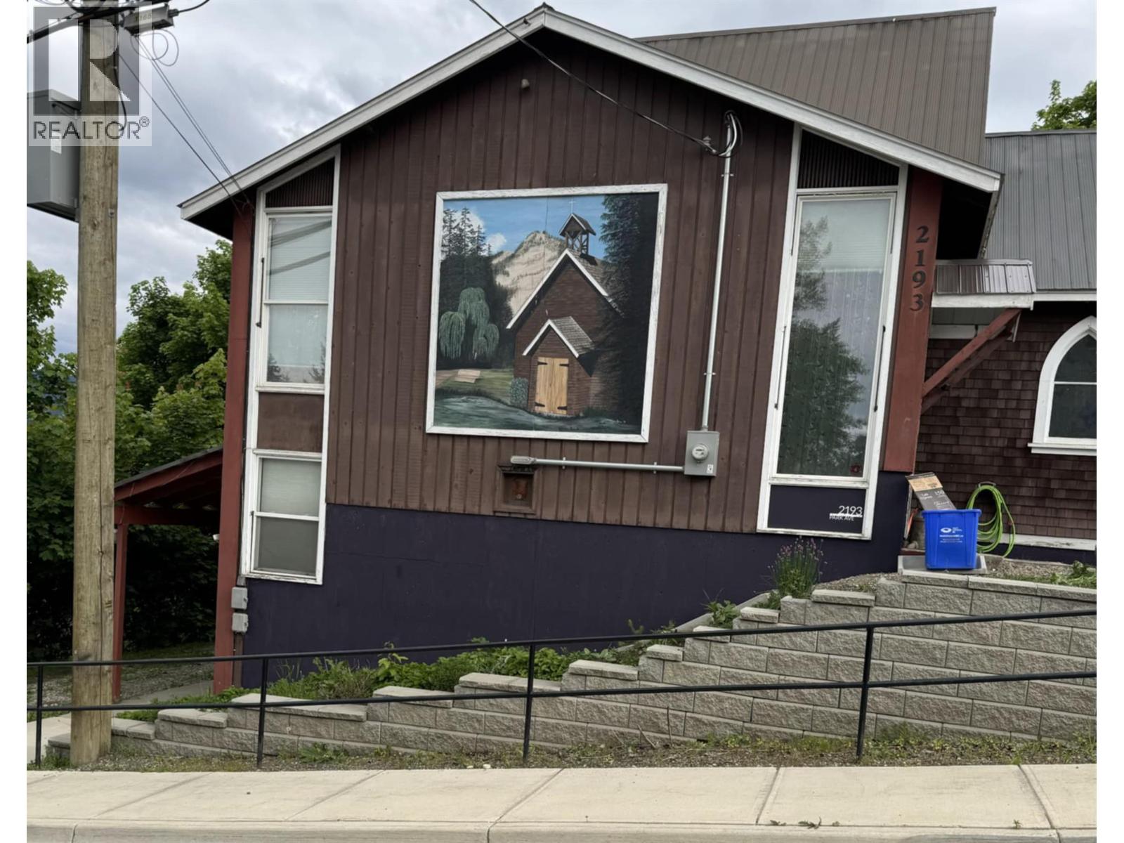 2193 Park Avenue, Lumby