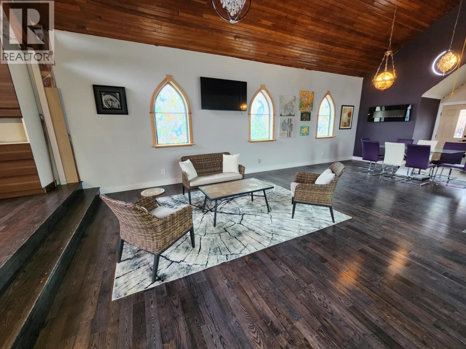 2193 Park Avenue, Lumby