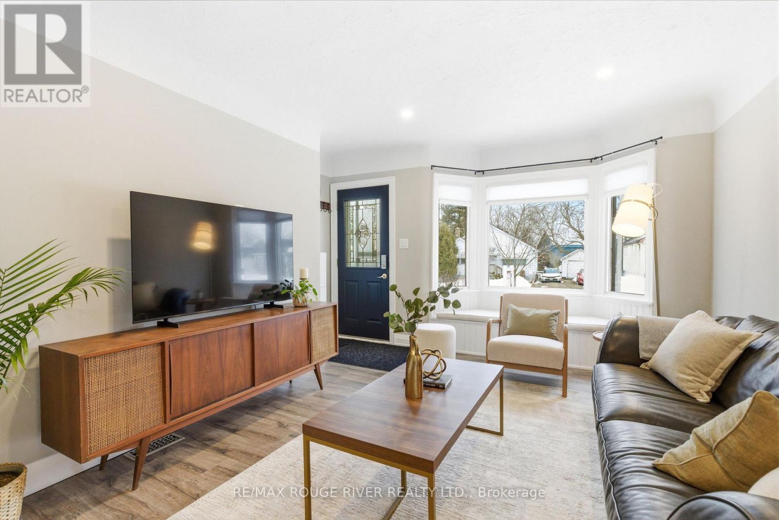 390 DIVISION STREET - Photo 2 of 45, Oshawa (O'Neill), Ontario