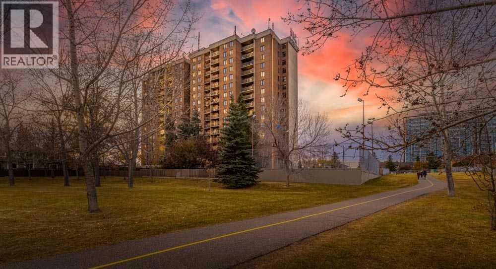 Single Family House for Sale in   Dalton Drive NW Dalhousie Calgary 