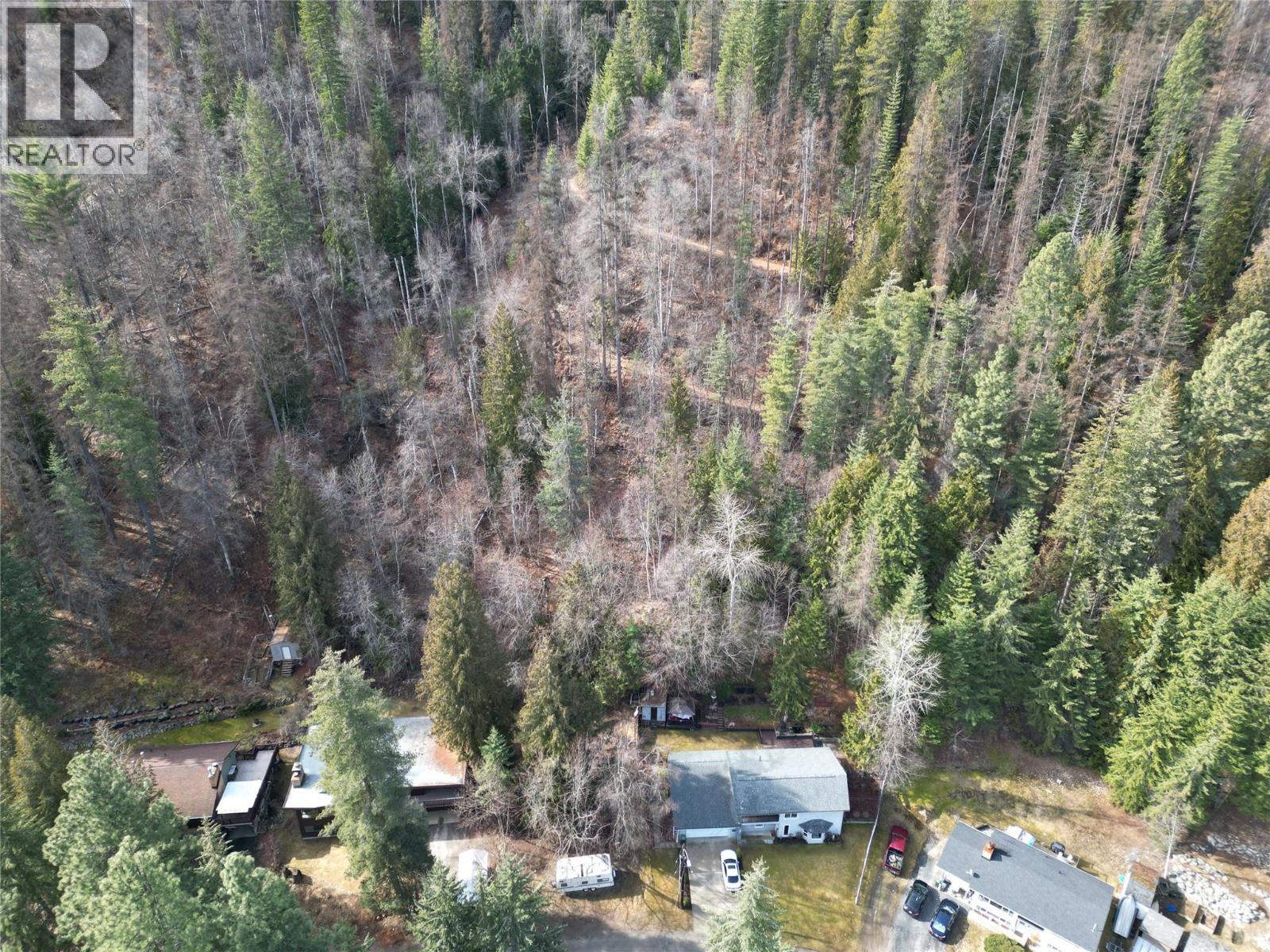  800 LYNNWOOD Crescent, Castlegar