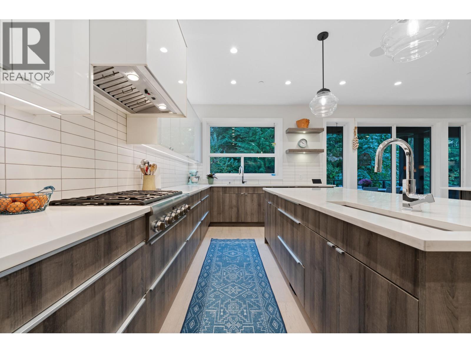 3404 MAMQUAM ROAD, Squamish