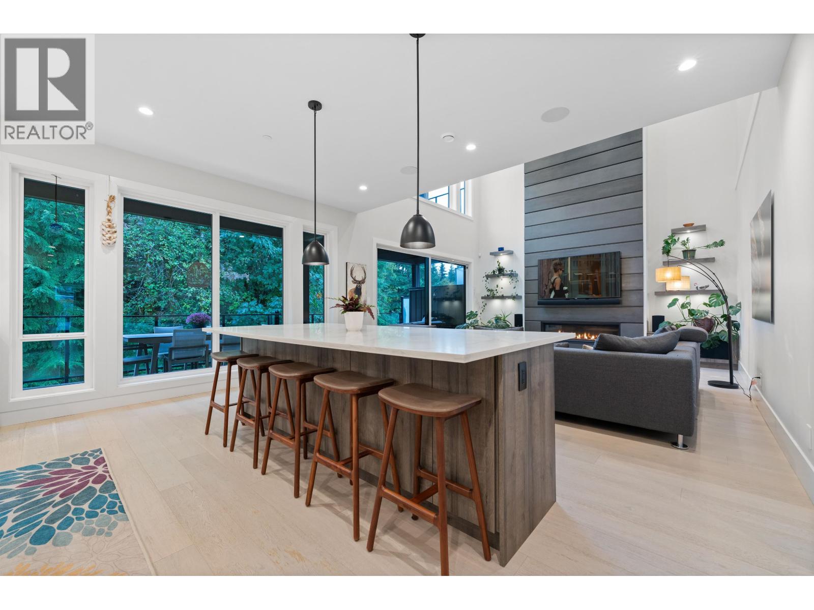 3404 MAMQUAM ROAD, Squamish