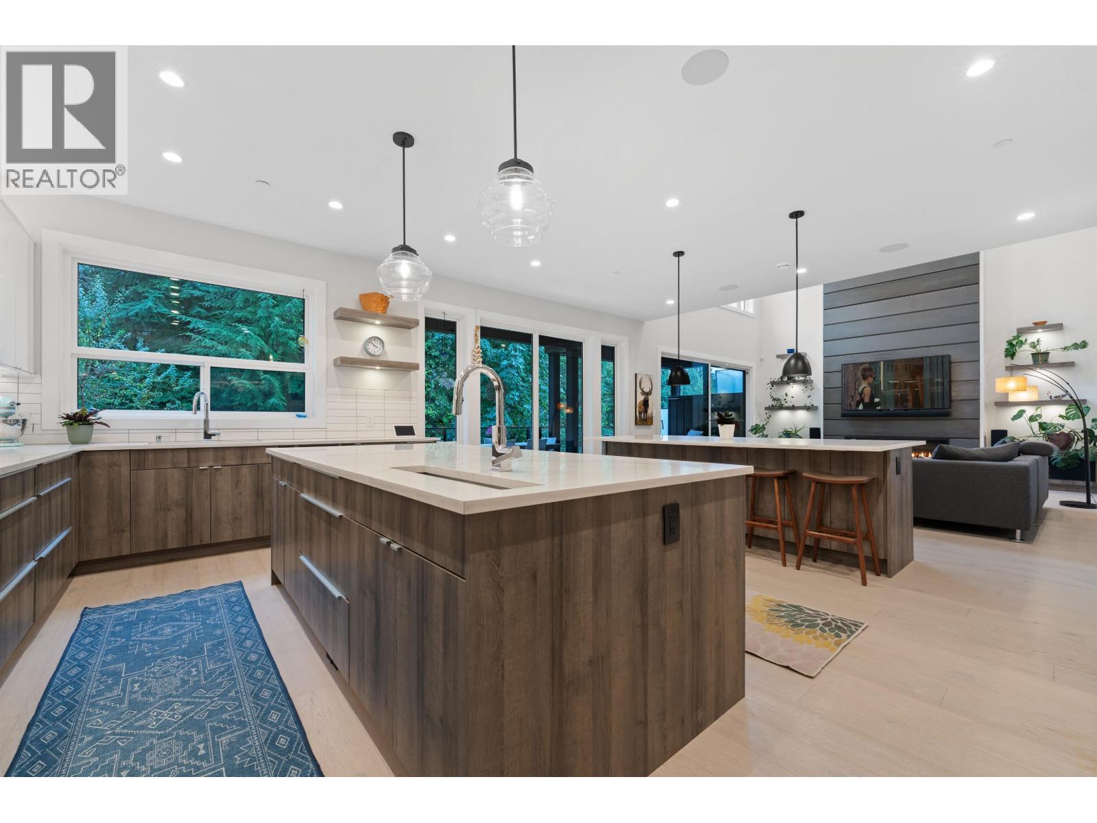 3404 MAMQUAM ROAD, Squamish