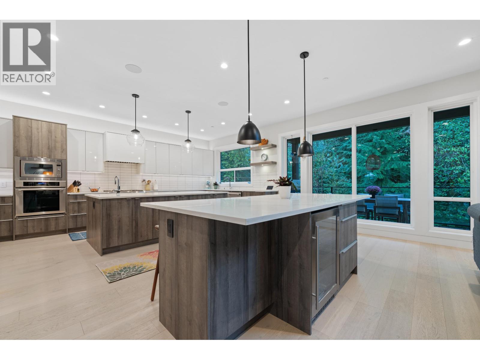 3404 MAMQUAM ROAD, Squamish