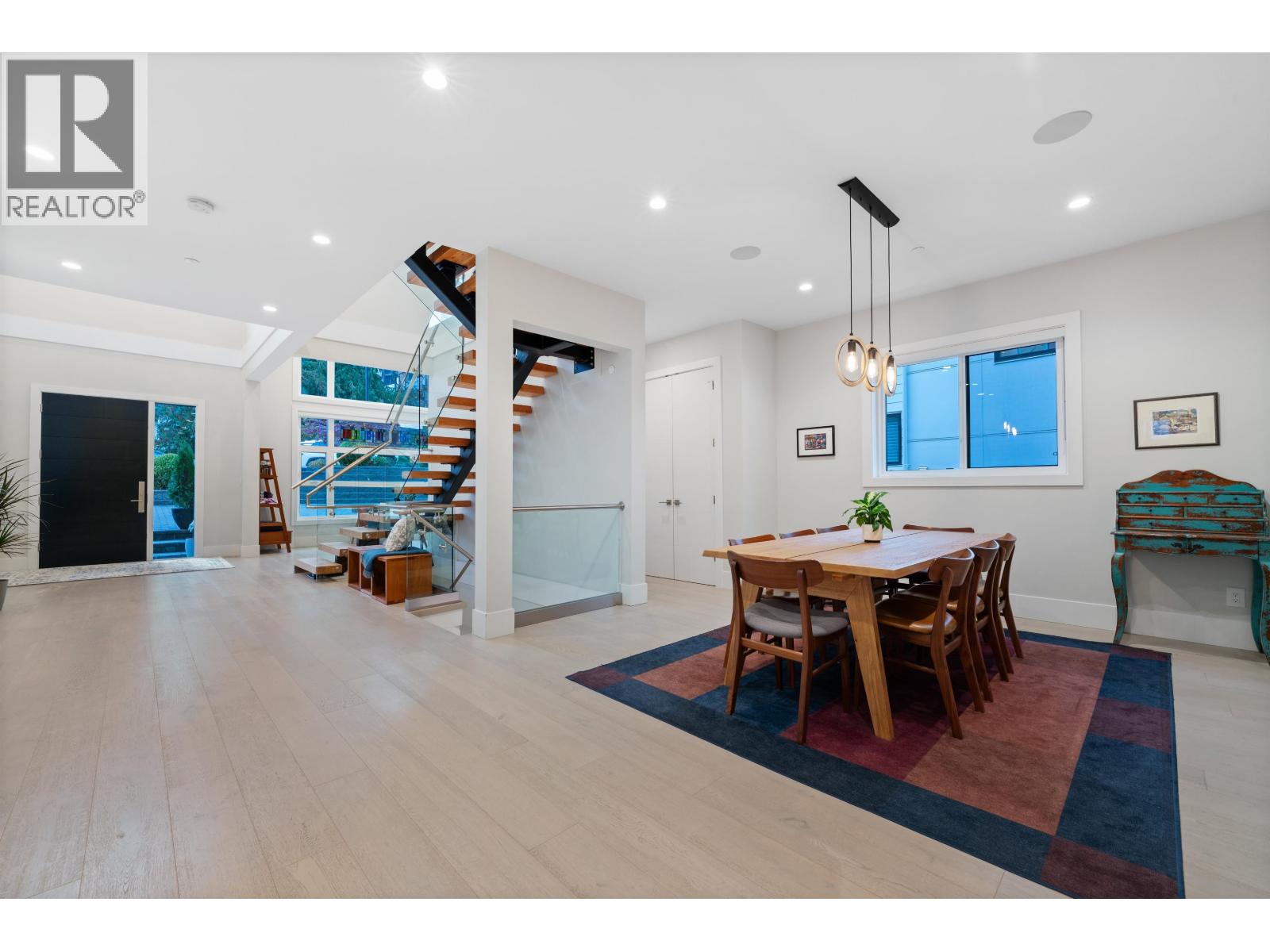 3404 MAMQUAM ROAD, Squamish