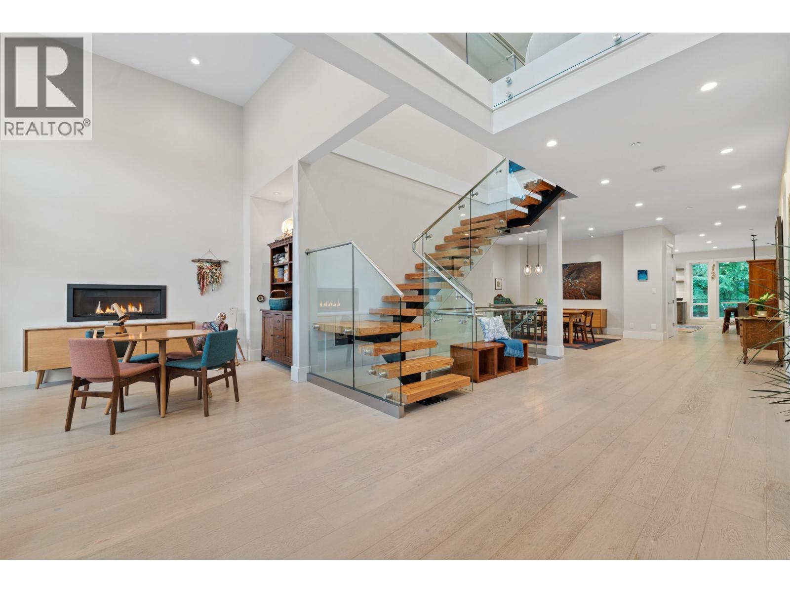 3404 MAMQUAM ROAD, Squamish