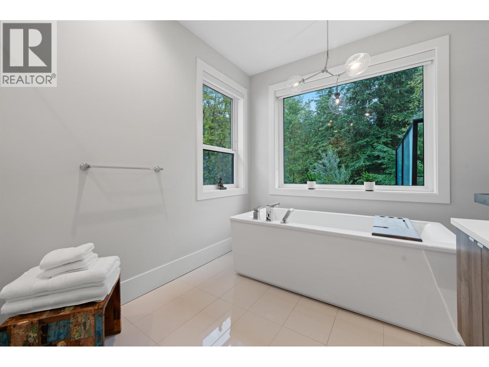 3404 MAMQUAM ROAD, Squamish