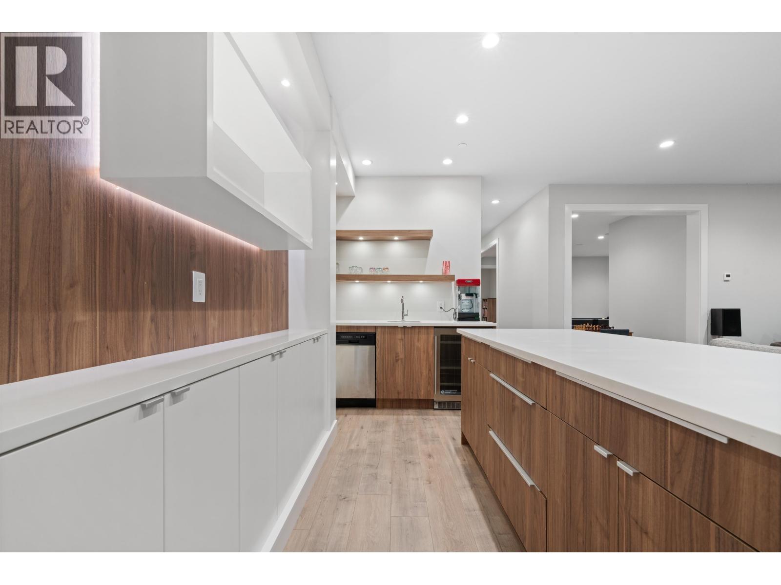 3404 MAMQUAM ROAD, Squamish