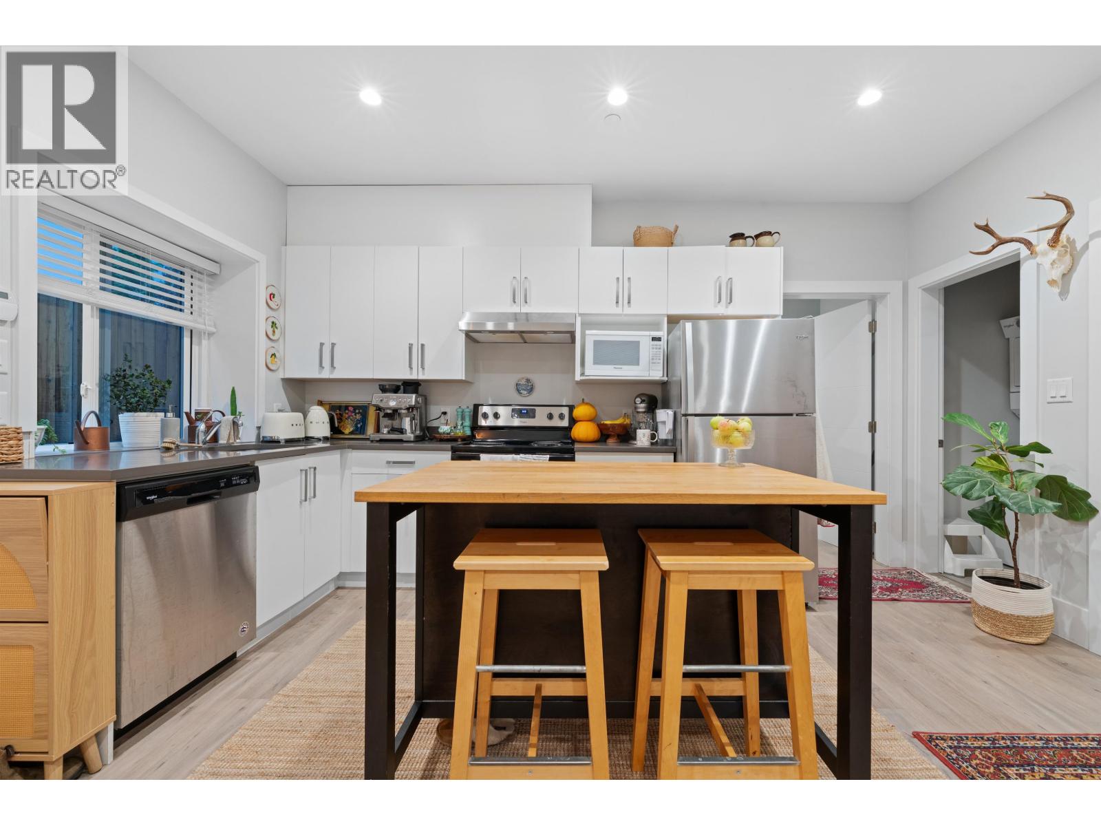 3404 MAMQUAM ROAD, Squamish