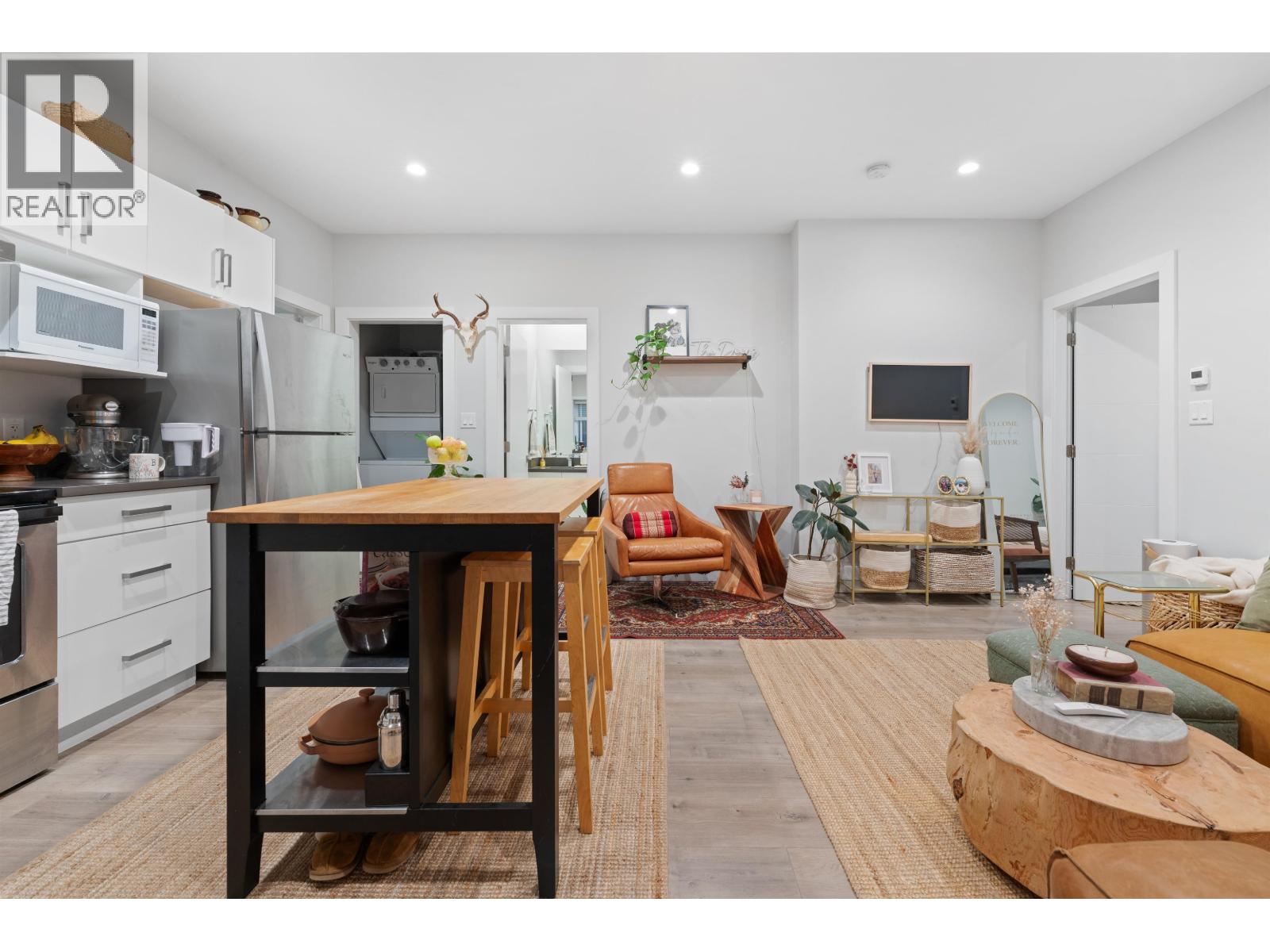 3404 MAMQUAM ROAD, Squamish