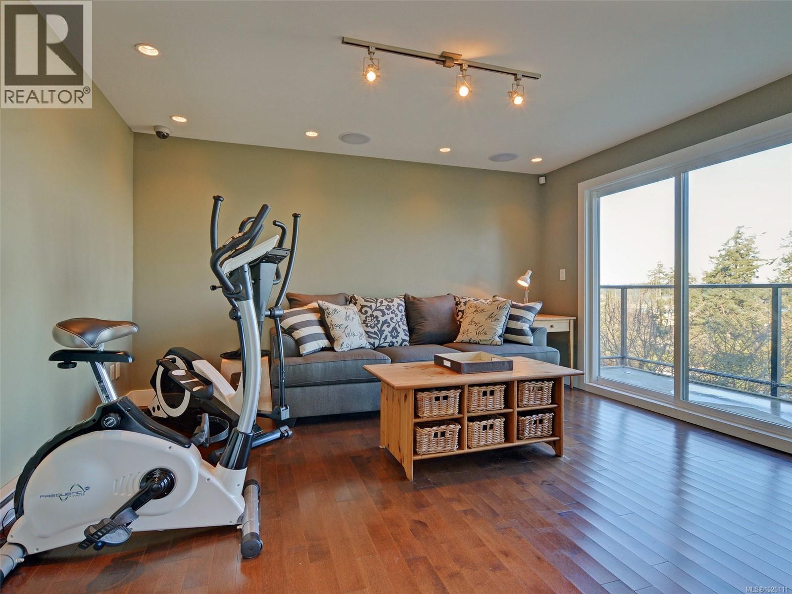 280 Milburn Dr, Colwood