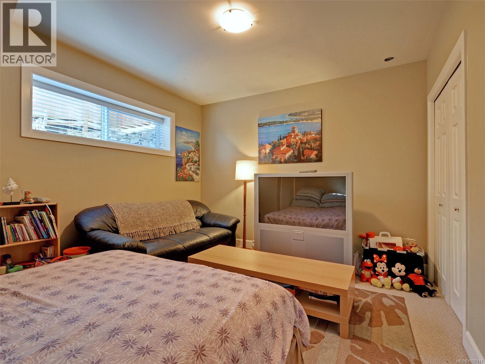 280 Milburn Dr, Colwood