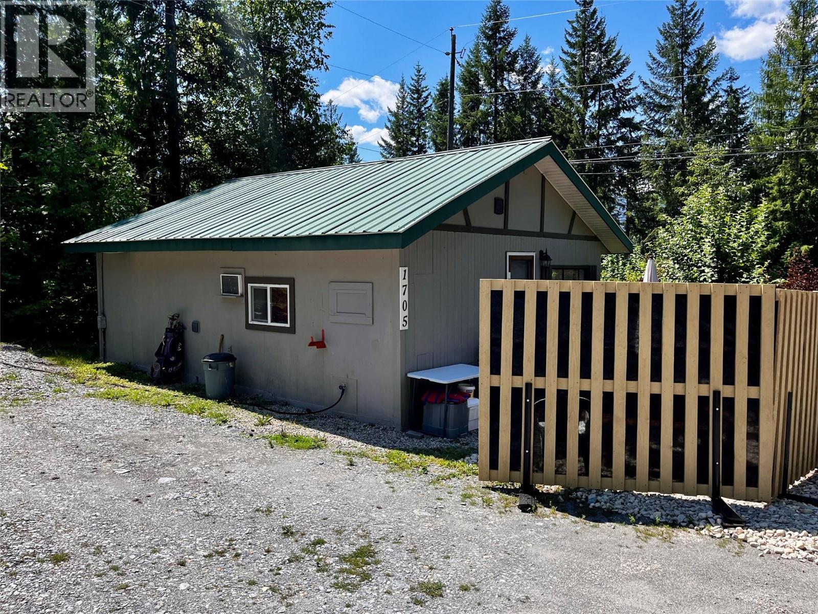  1701 Highway 23 Highway, Nakusp