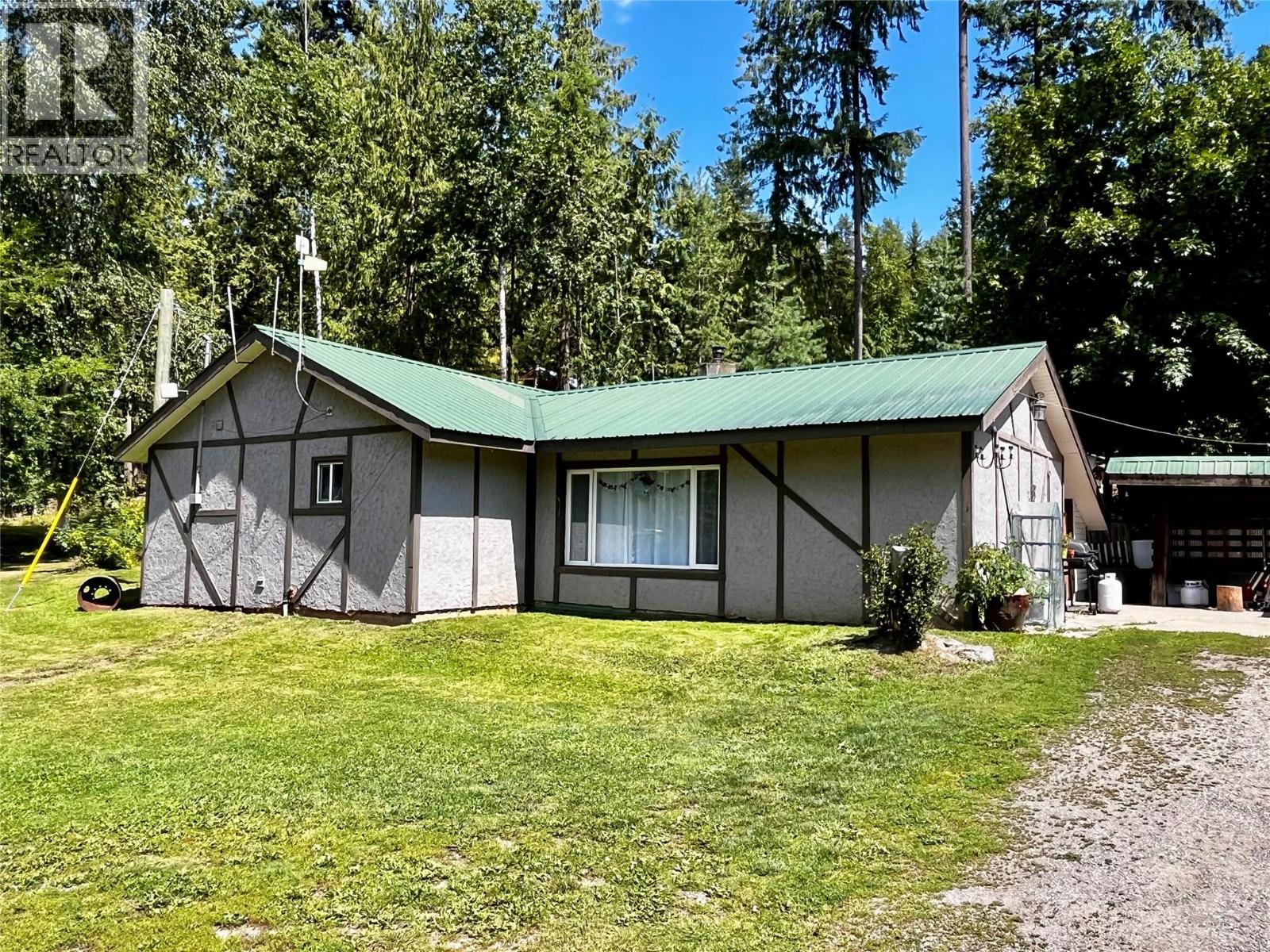  1701 Highway 23 Highway, Nakusp