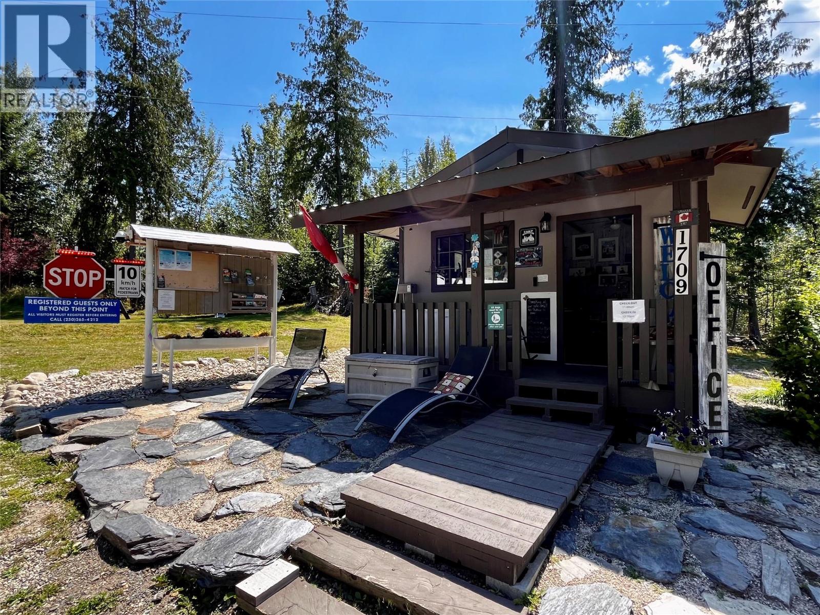  1701 Highway 23 Highway, Nakusp