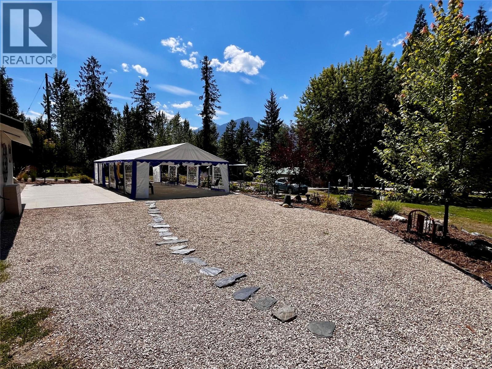  1701 Highway 23 Highway, Nakusp