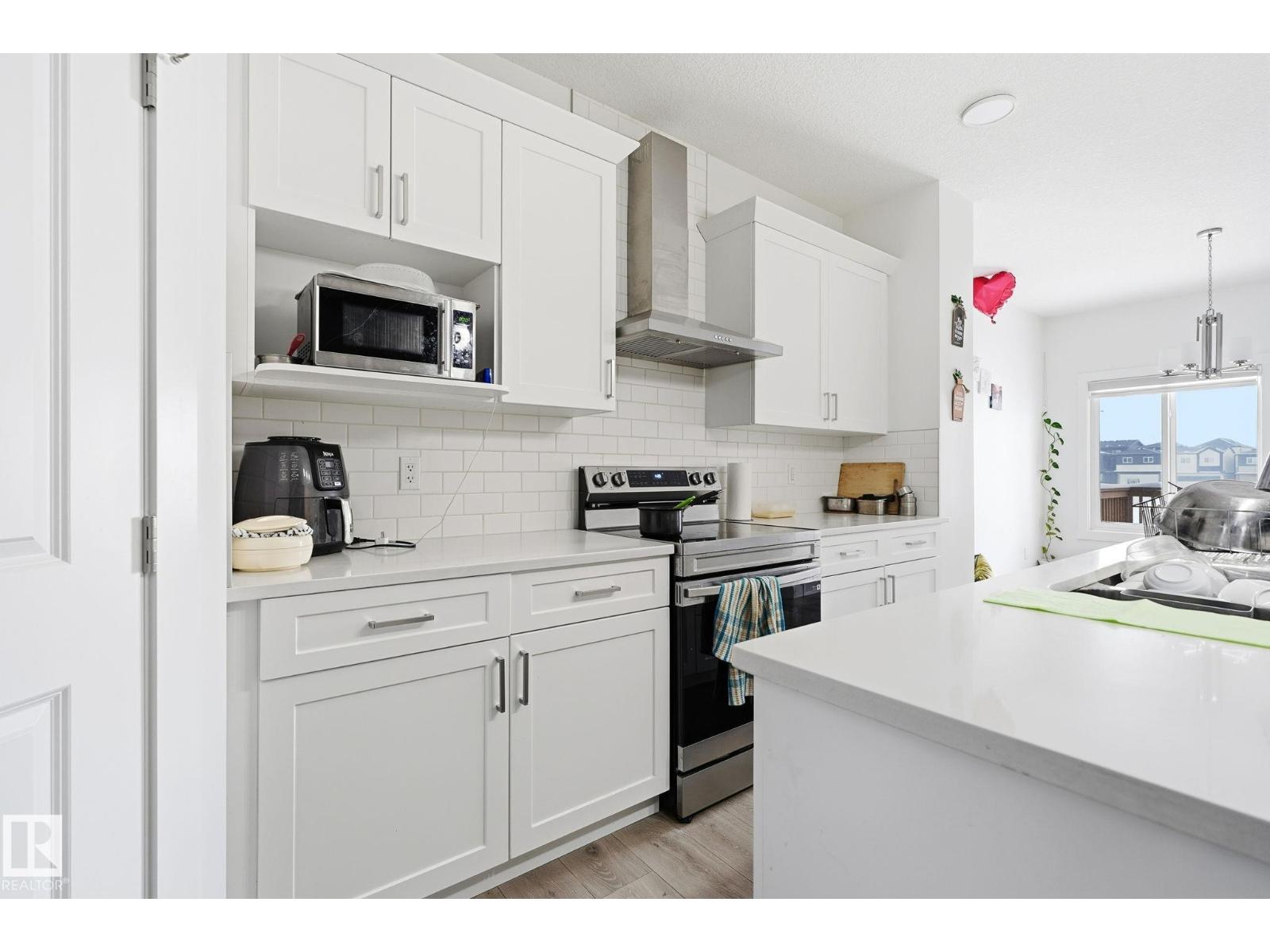 
          432 29 ST SW SW
            <br/>
            <span>Edmonton</span>
            , 
            <span>AB</span>
             <span>T6X3E7</span>
         - Photo 7