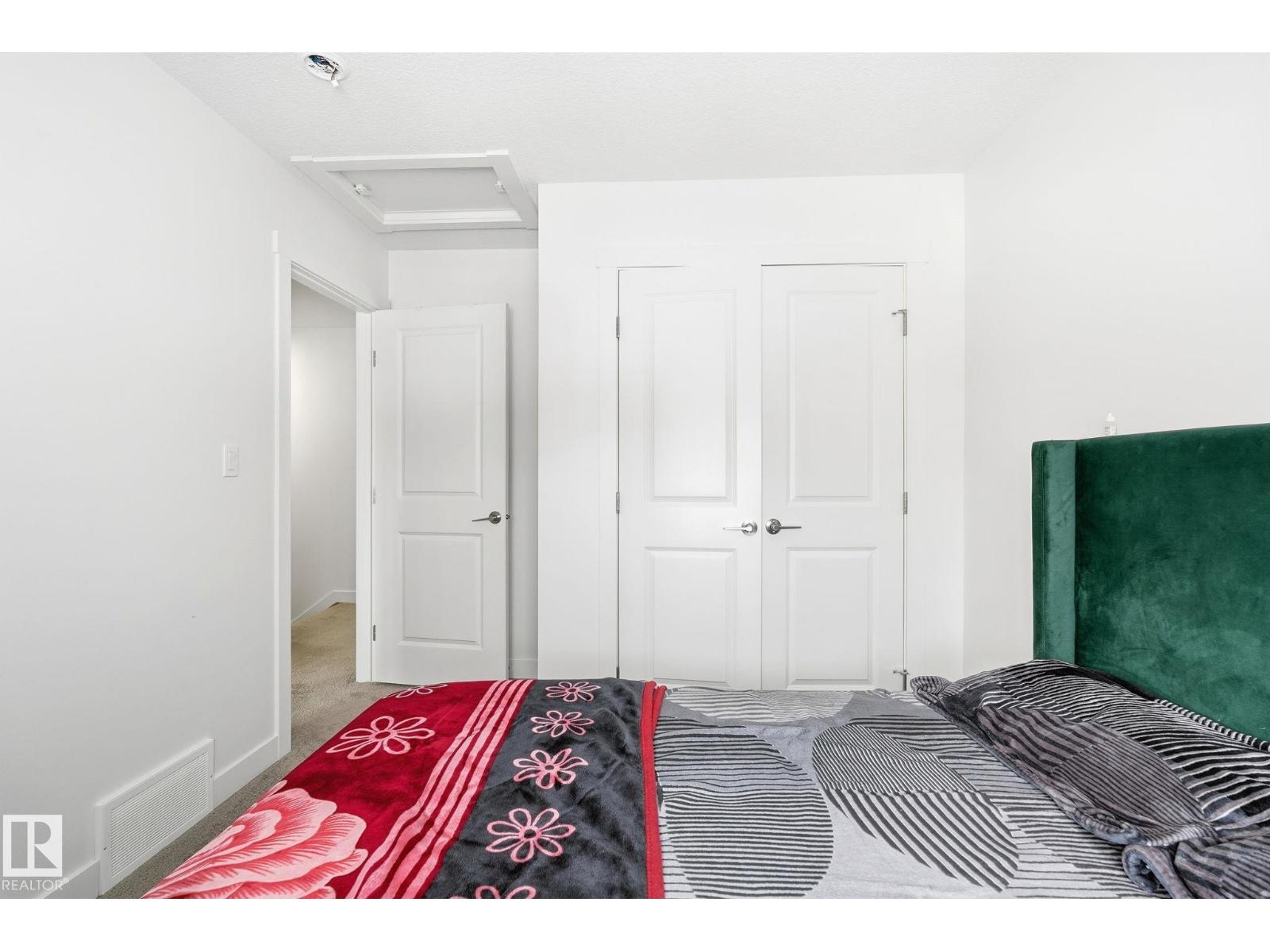 
          432 29 ST SW SW
            <br/>
            <span>Edmonton</span>
            , 
            <span>AB</span>
             <span>T6X3E7</span>
        