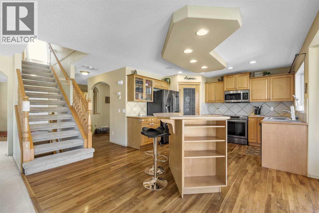 Single Family House for Sale in  Everwillow Close SW Evergreen Calgary 