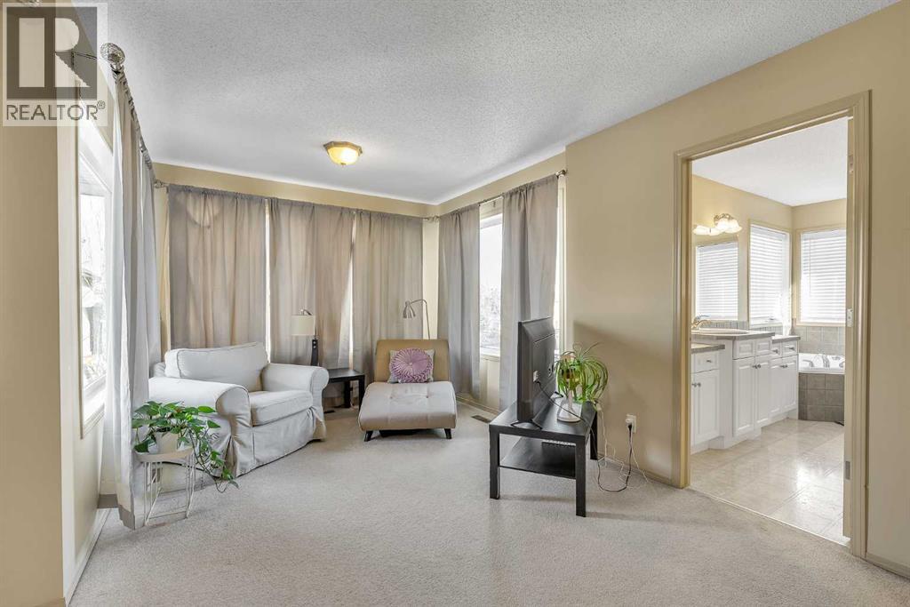 Single Family House for Sale in  Everwillow Close SW Evergreen Calgary 