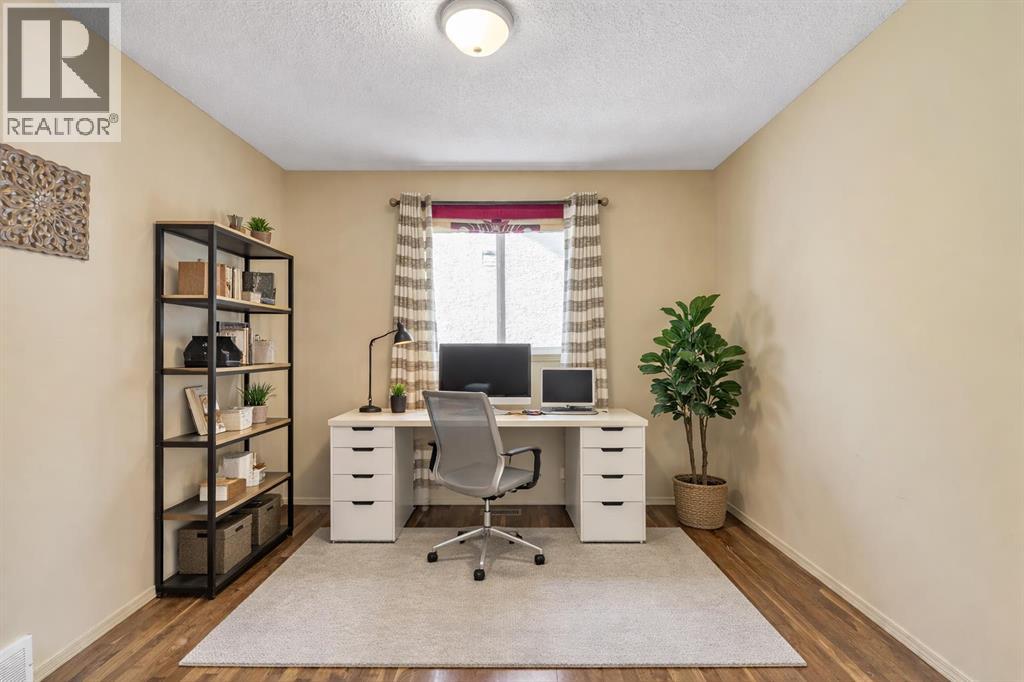 Single Family House for Sale in  Everwillow Close SW Evergreen Calgary 