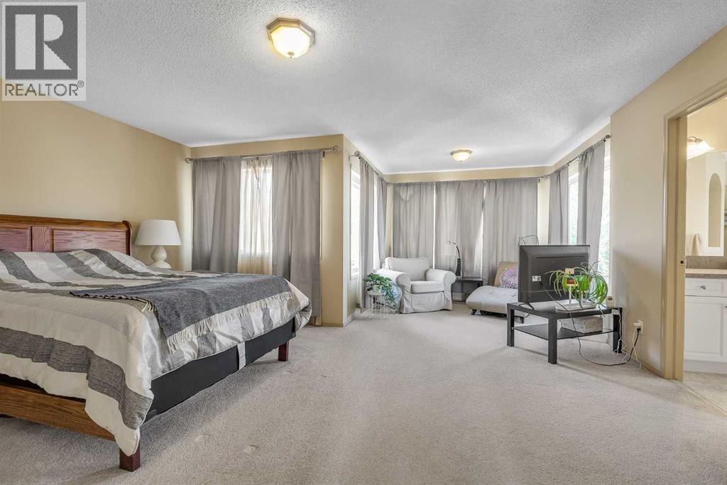 Single Family House for Sale in  Everwillow Close SW Evergreen Calgary 