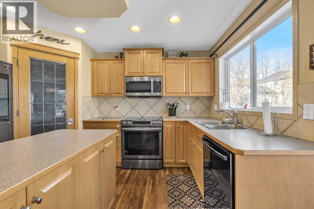 Single Family House for Sale in  Everwillow Close SW Evergreen Calgary 