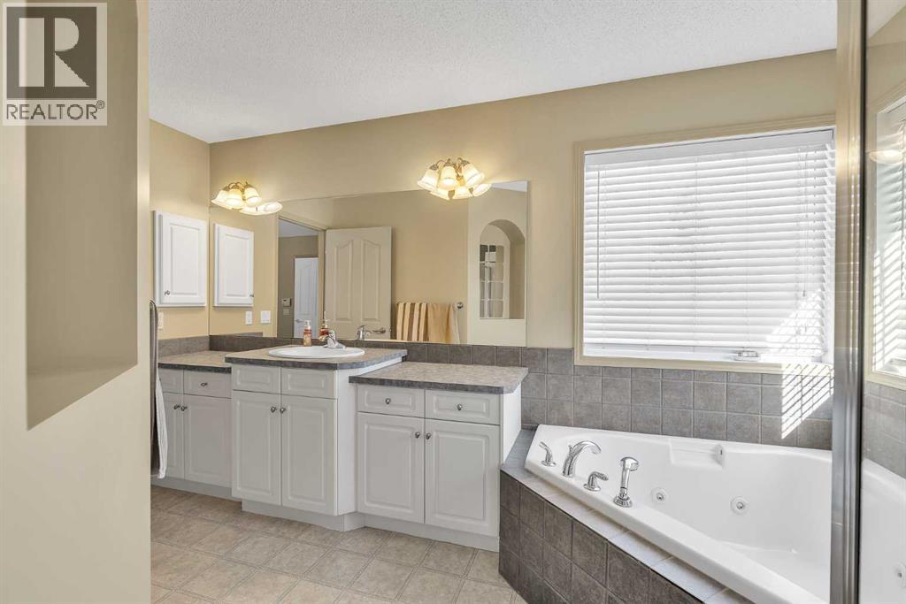 Single Family House for Sale in  Everwillow Close SW Evergreen Calgary 