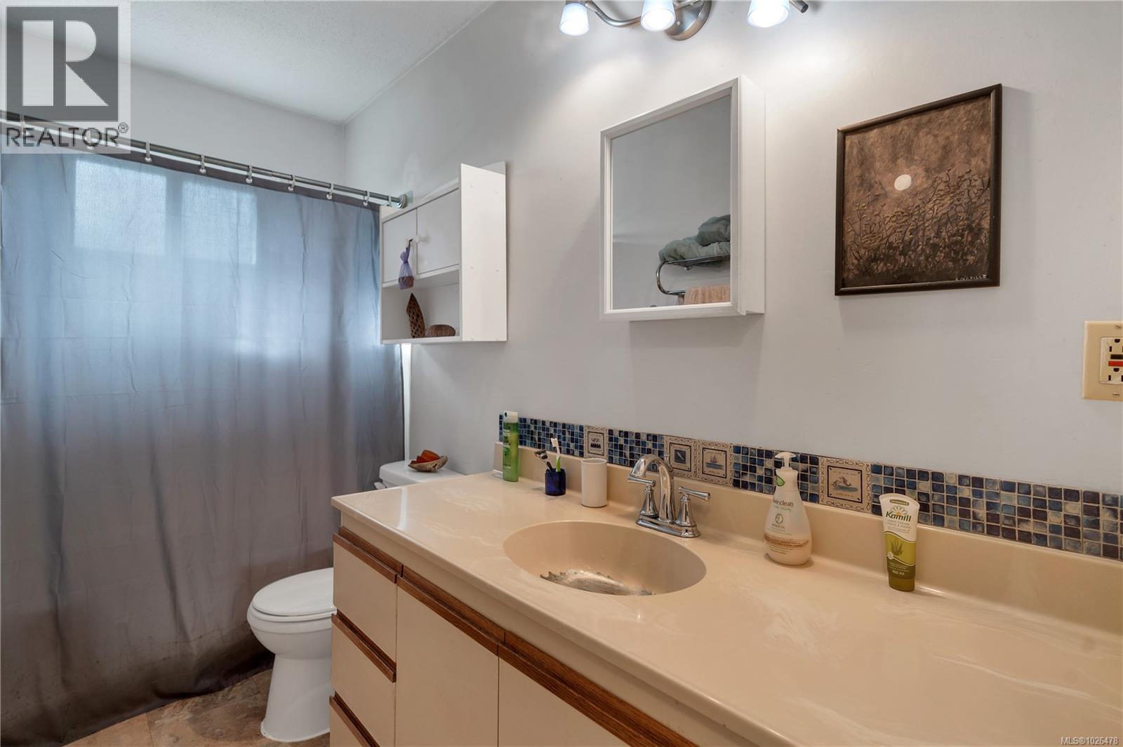 487 Niluht Rd, Campbell River