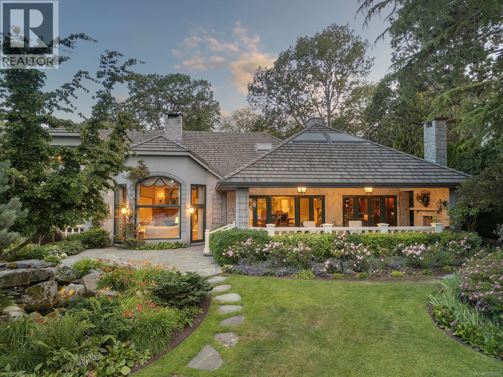  3445 Beach Drive, Oak Bay