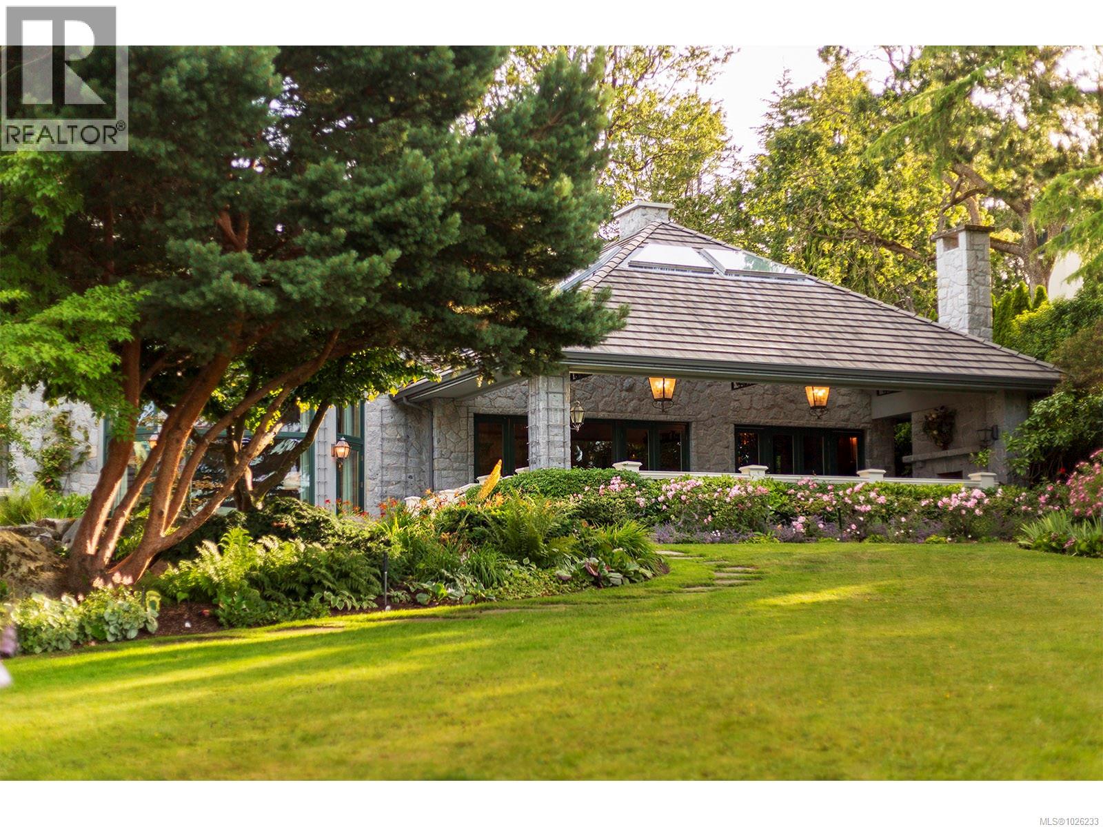  3445 Beach Drive, Oak Bay