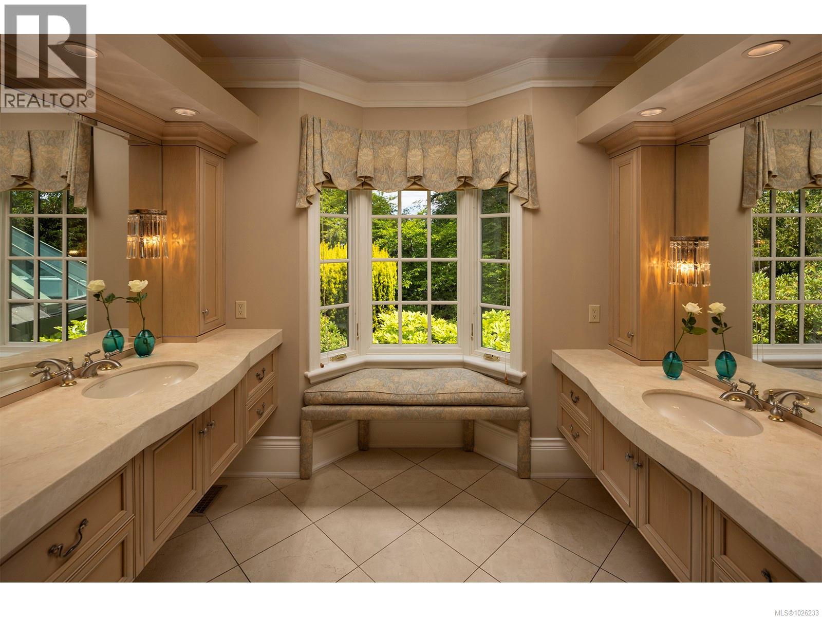  3445 Beach Drive, Oak Bay