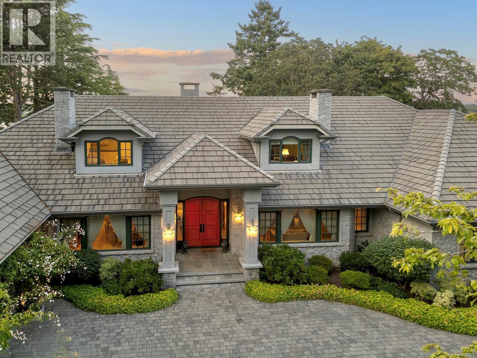  3445 Beach Drive, Oak Bay