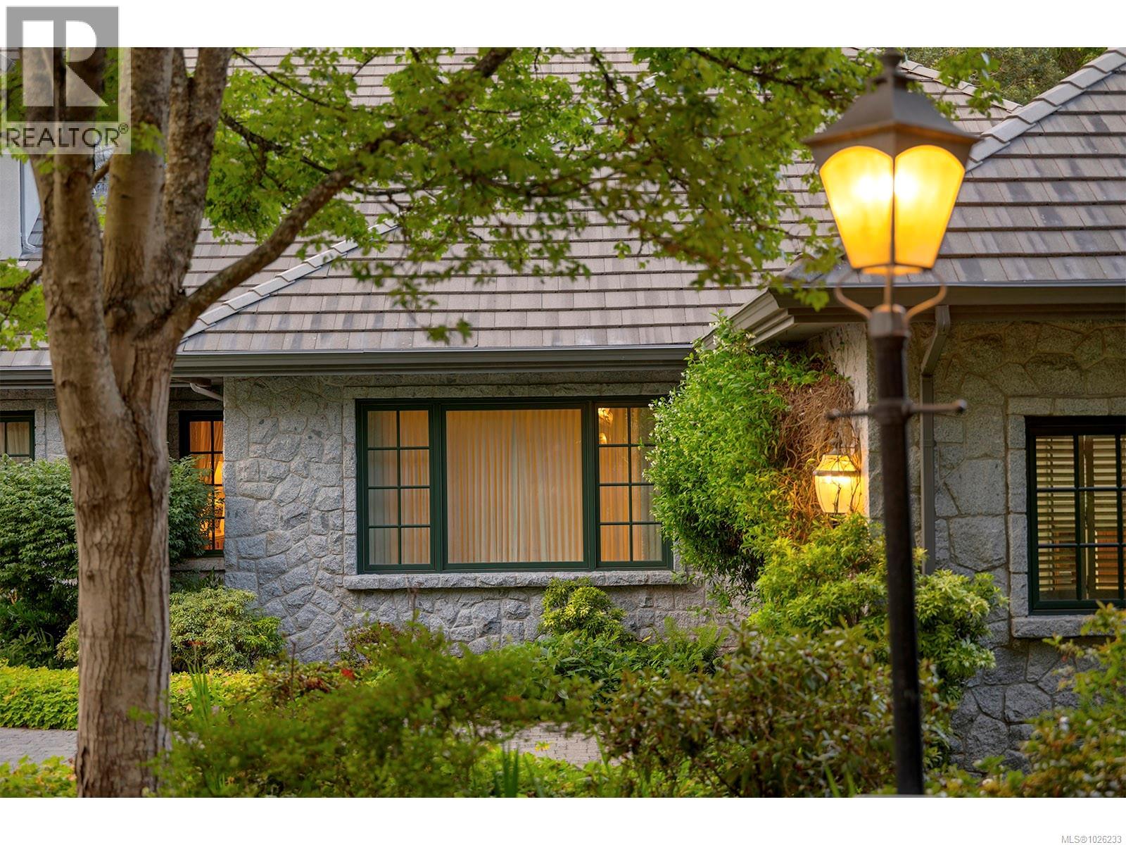  3445 Beach Drive, Oak Bay