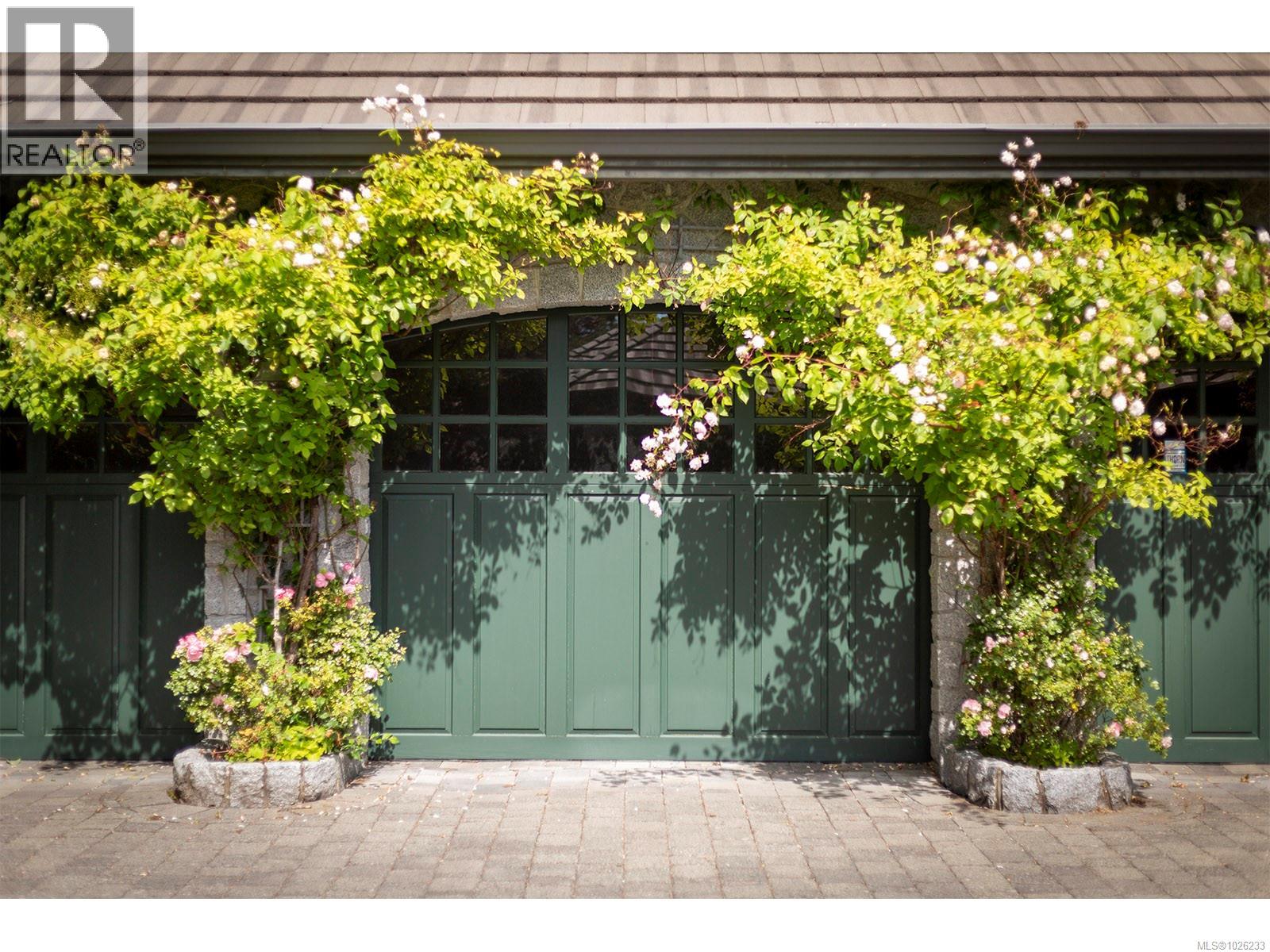  3445 Beach Drive, Oak Bay