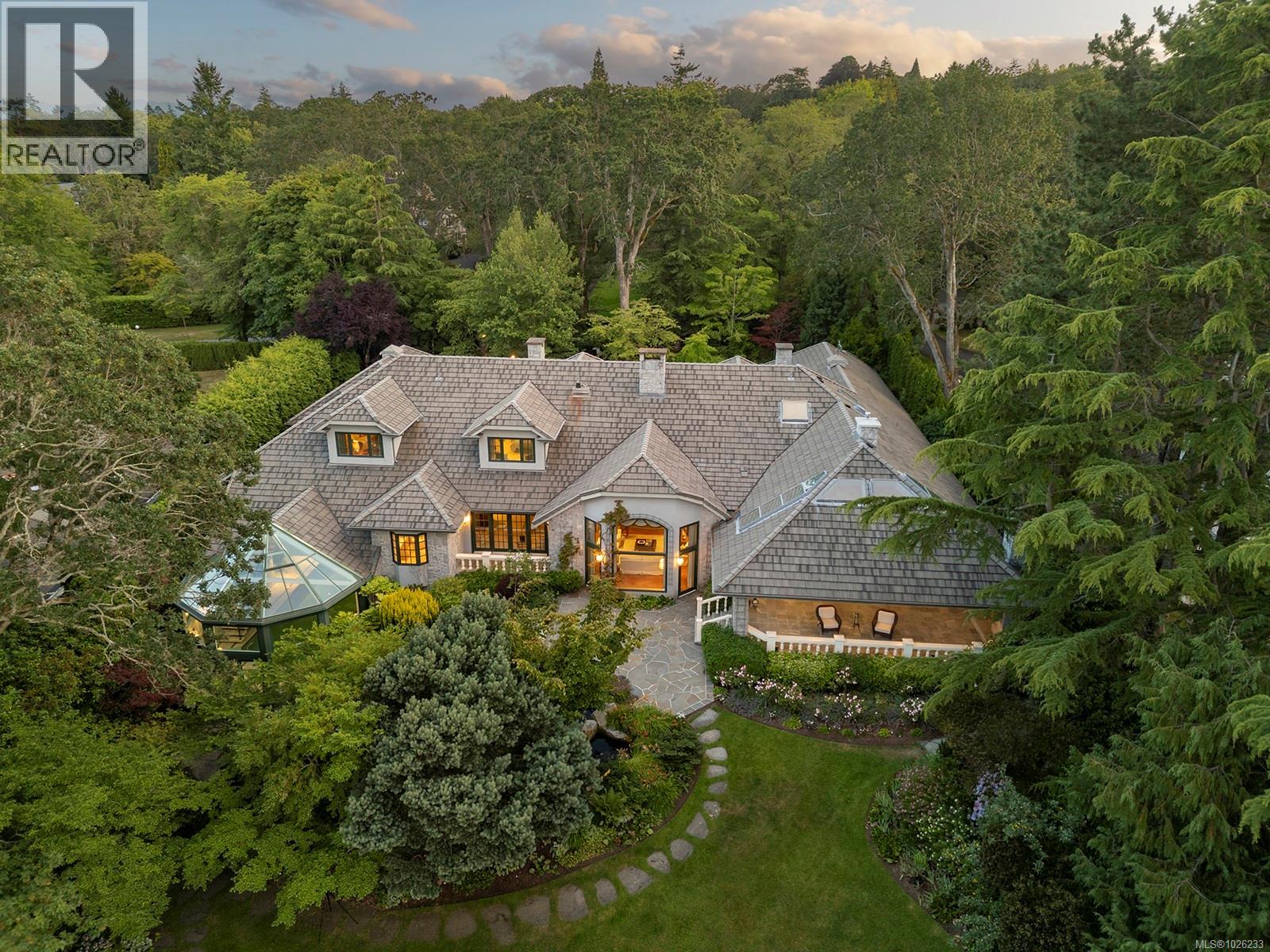  3445 Beach Drive, Oak Bay