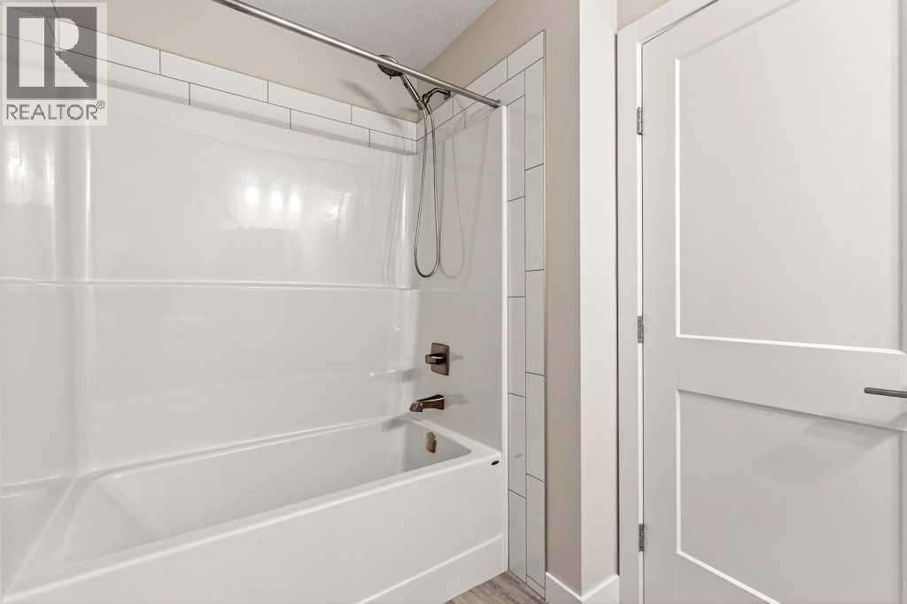 Single Family House for Sale in  Crestridge Common SW Crestmont Calgary 