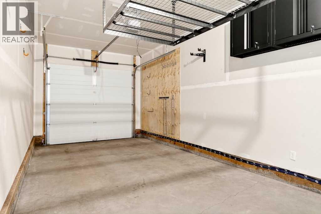 Single Family House for Sale in  Crestridge Common SW Crestmont Calgary 