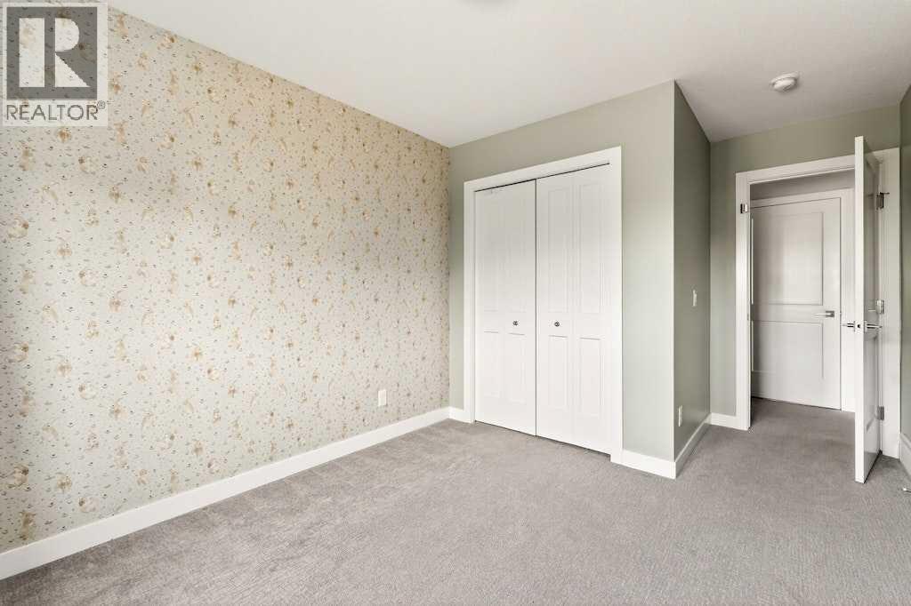 Single Family House for Sale in  Crestridge Common SW Crestmont Calgary 