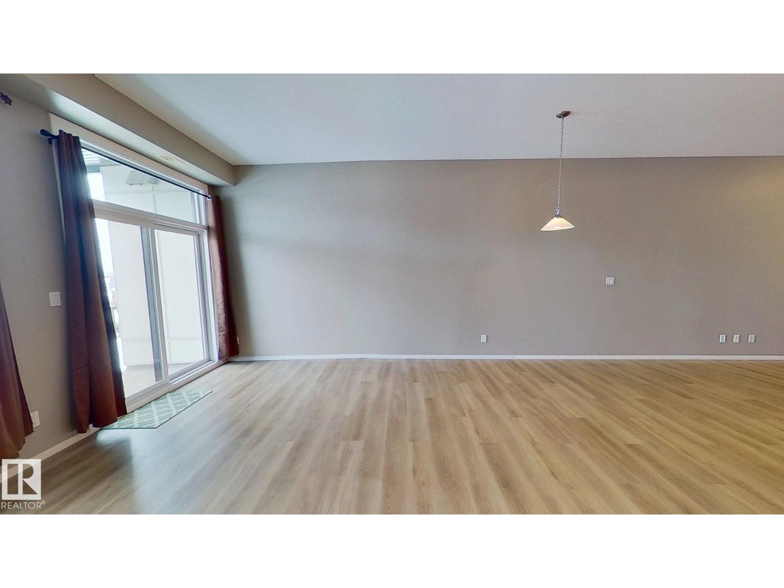 #215 10531 117 ST NW - 3
