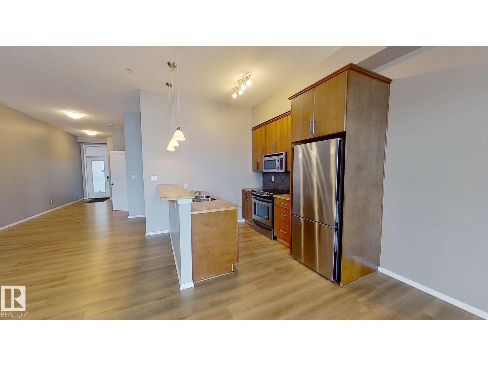 #215 10531 117 ST NW - 4