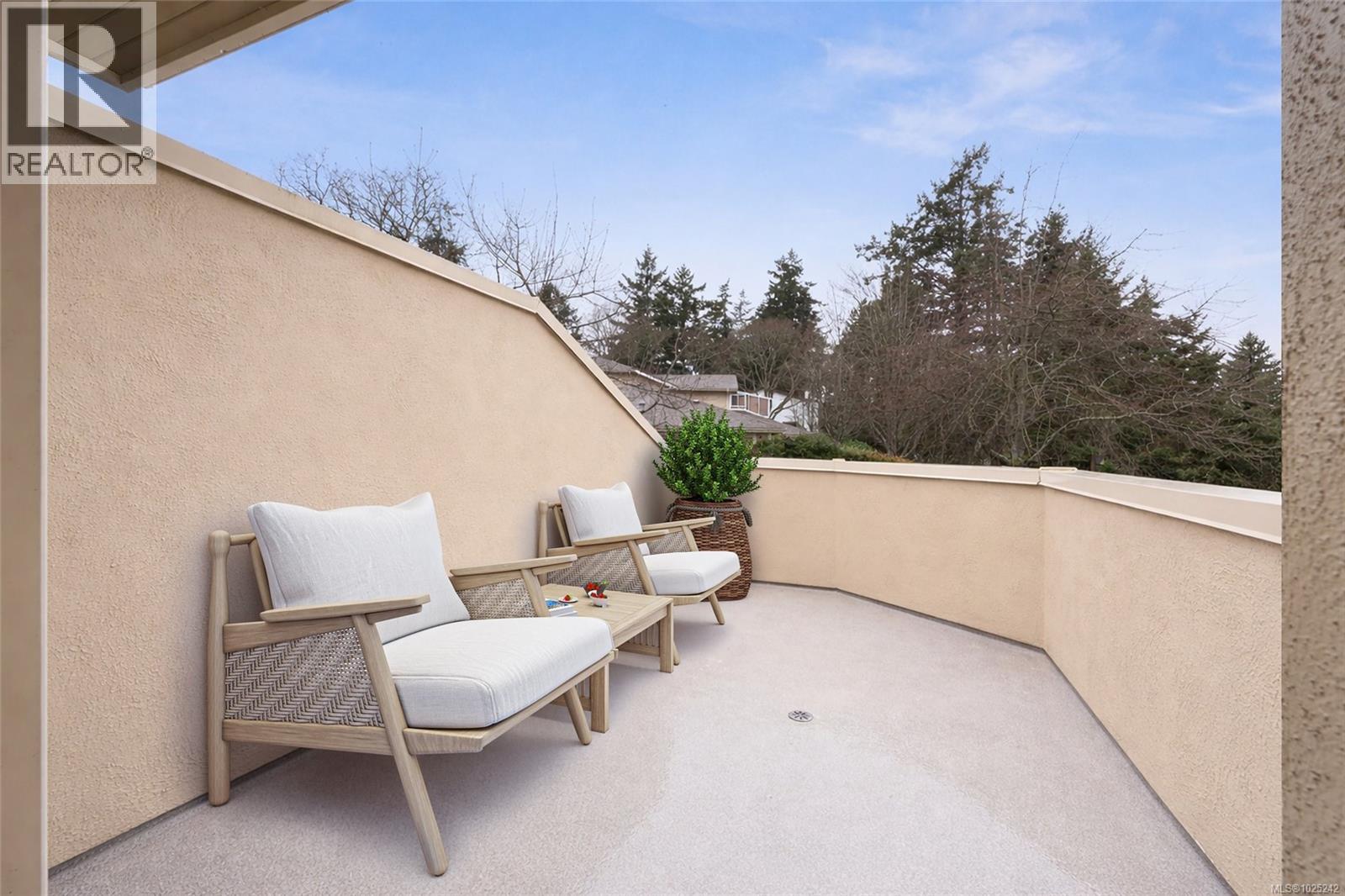 8 909 Admirals Rd, Esquimalt